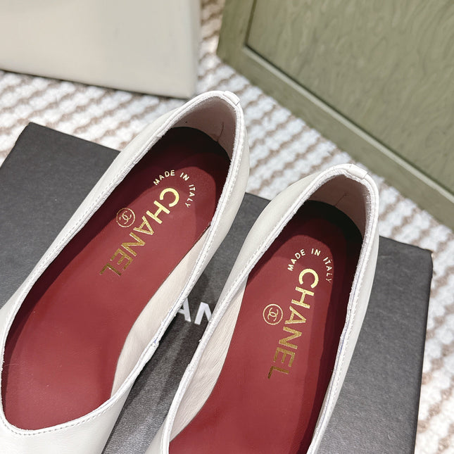 CHANEL 25S SQUARE-TOE HIGH HEELS 90MM IN WHITE AND BLACK CALFSKIN