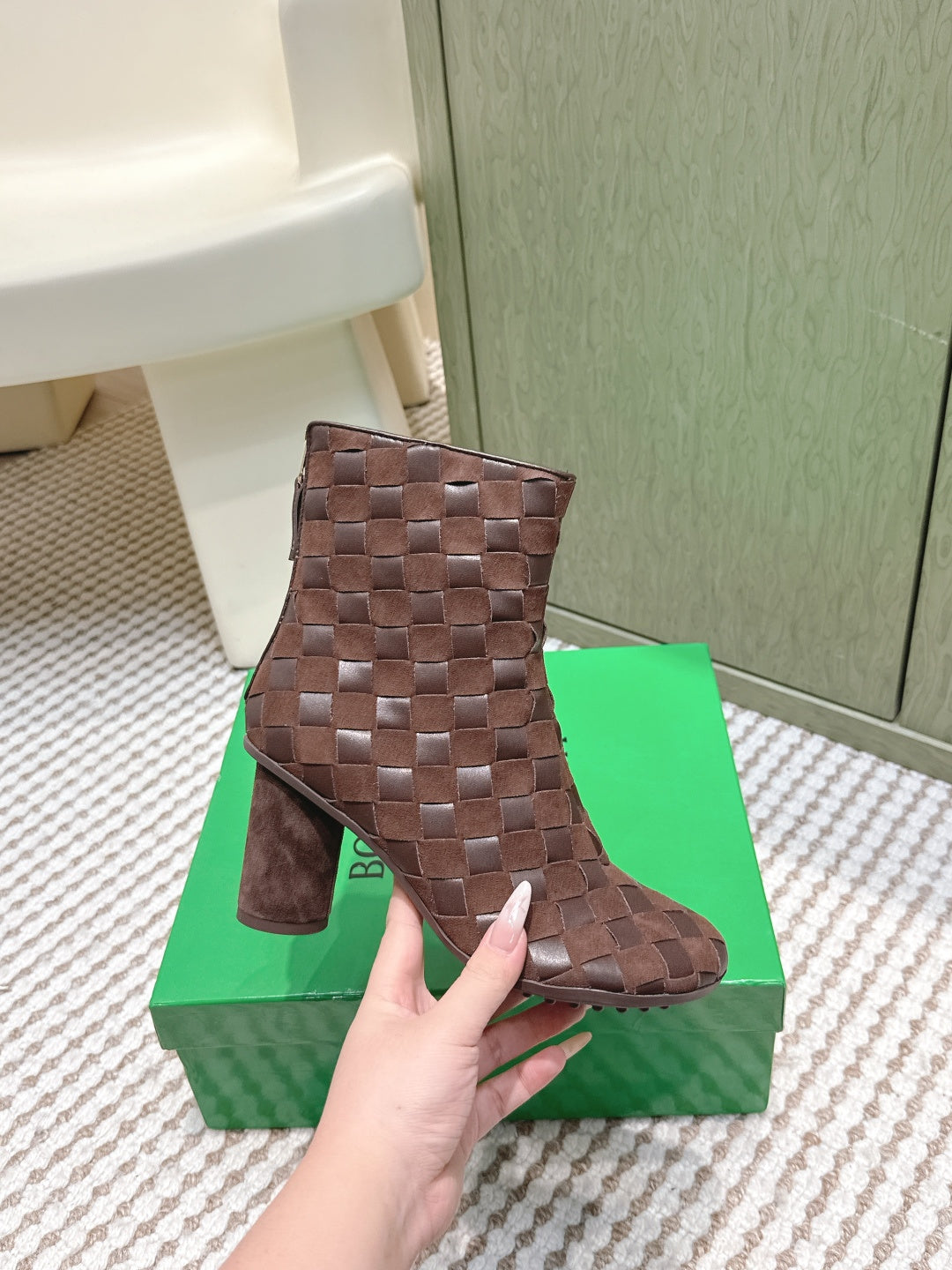 BOTTEGA VENETA 26S INTRECCIATO BOOTS 70 MM IN DARK BROWN SUEDE AND LAMBSKIN