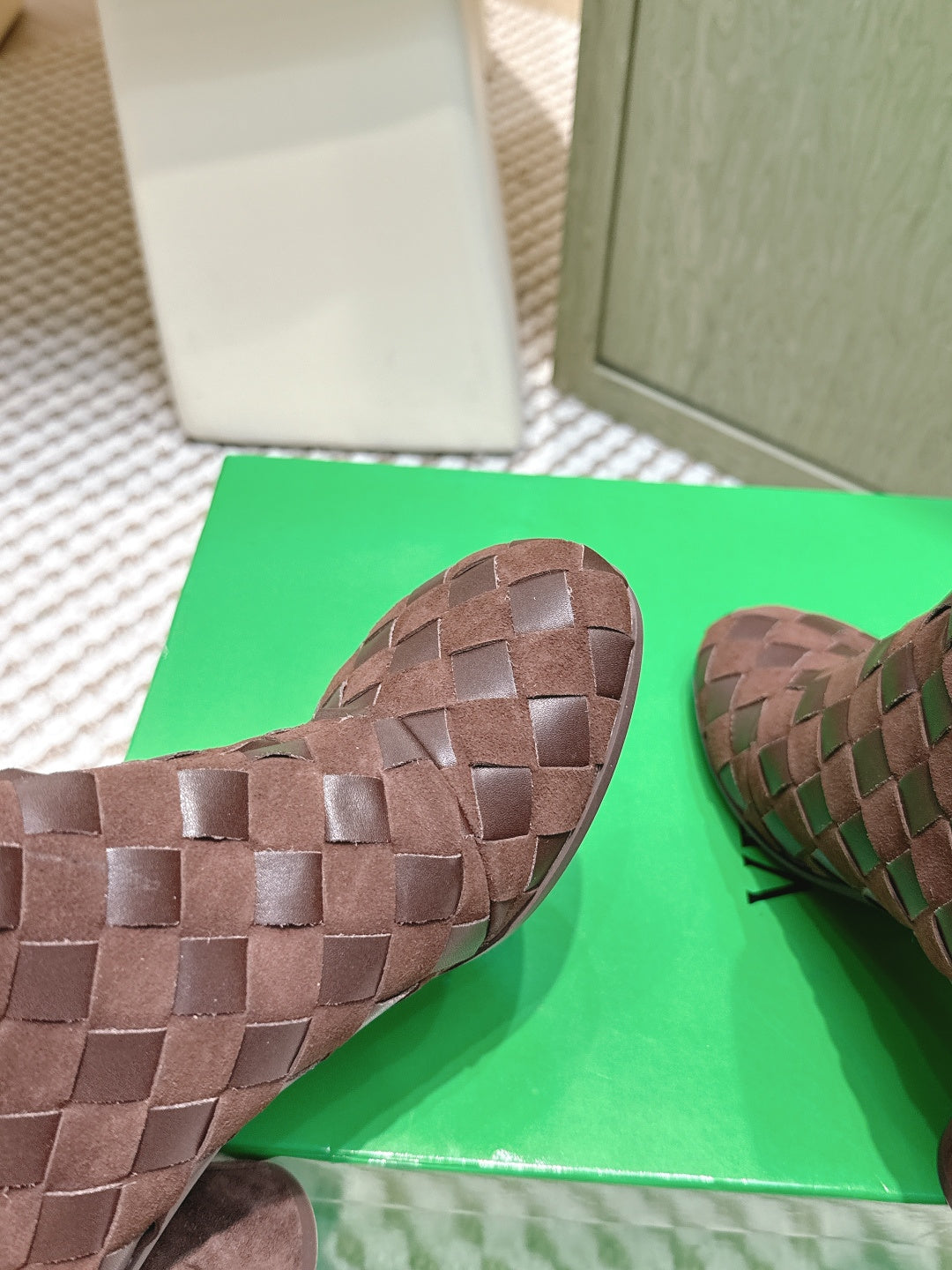 BOTTEGA VENETA 26S INTRECCIATO BOOTS 70 MM IN DARK BROWN SUEDE AND LAMBSKIN