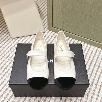 CHANEL 25S MARY JANE FLAT IN WHITE LAMBSKIN WITH BLACK VELVET CAP TOE