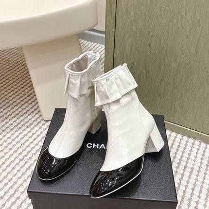 CHANEL 25S ANKLE BOOTS IN  WHITE CALFSKIN AND BLACK GLOSSY TOE RUCHED