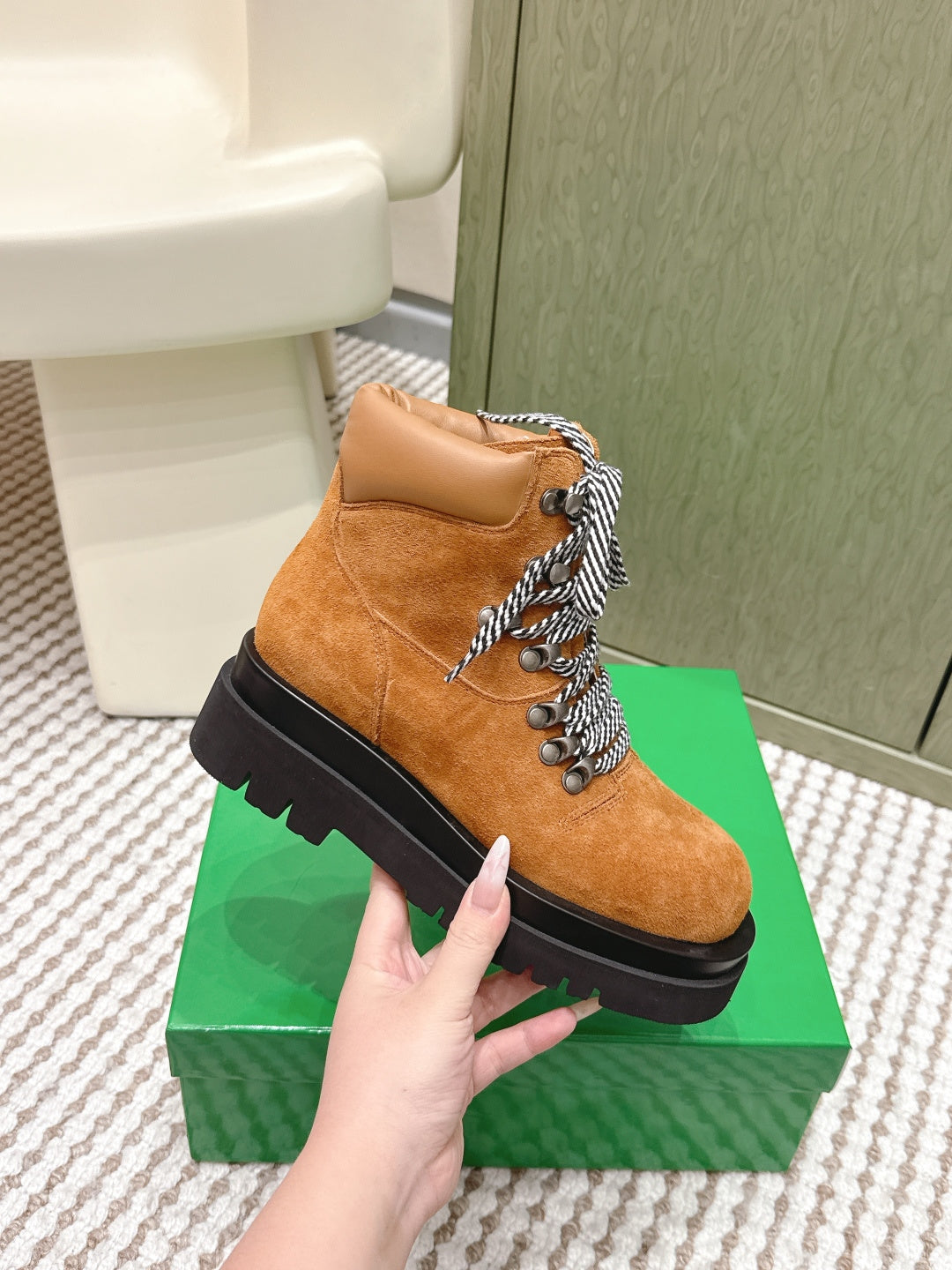 BOTTEGA VENETA 26S LUG ANKLE BOOTS IN BROWN SUEDE