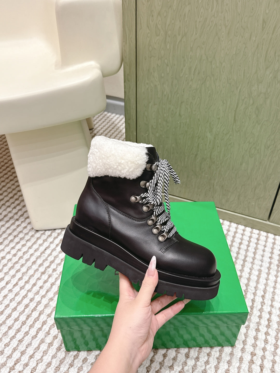 BOTTEGA VENETA 26S LUG ANKLE BOOTS IN BLACK CALFSKIN AND WHITE WOOL