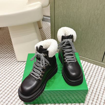 BOTTEGA VENETA 26S LUG ANKLE BOOTS IN BLACK CALFSKIN AND WHITE WOOL