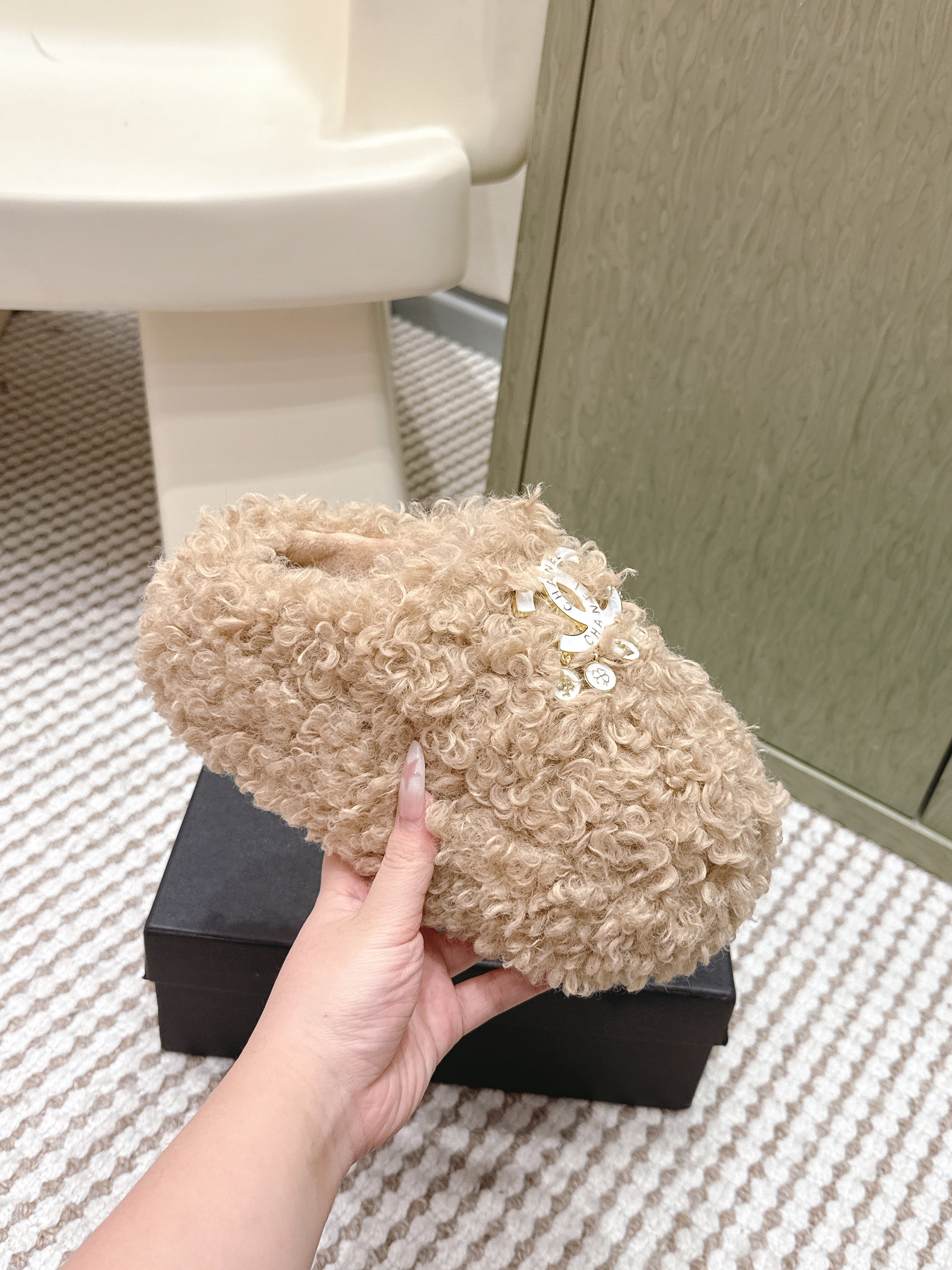 CHANEL 25S CLASSIC FURRY SLIDES IN LIGHT BROWN WITH DOUBLE C LOGO