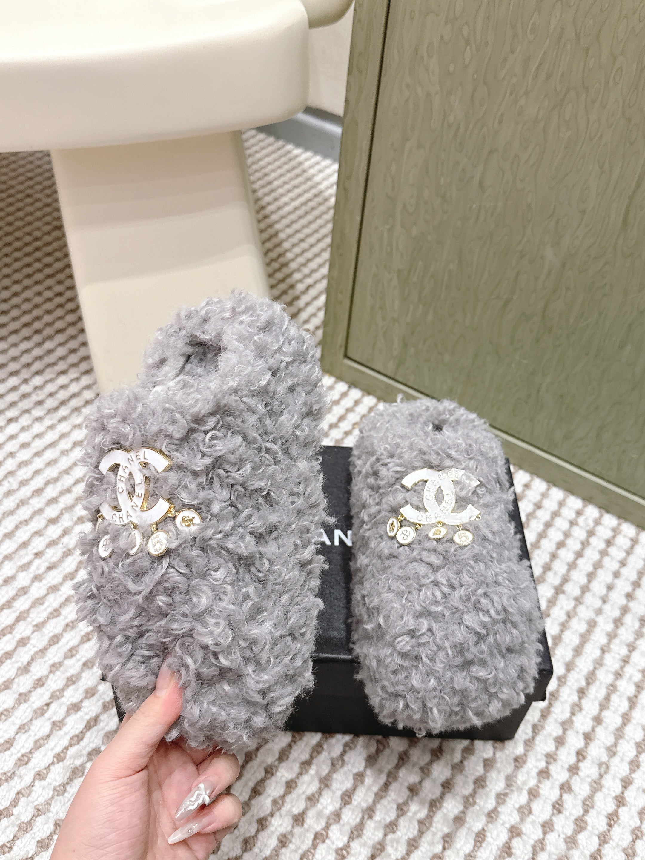 CHANEL 25S CLASSIC FURRY SLIDES IN GRAY WITH DOUBLE C LOGO