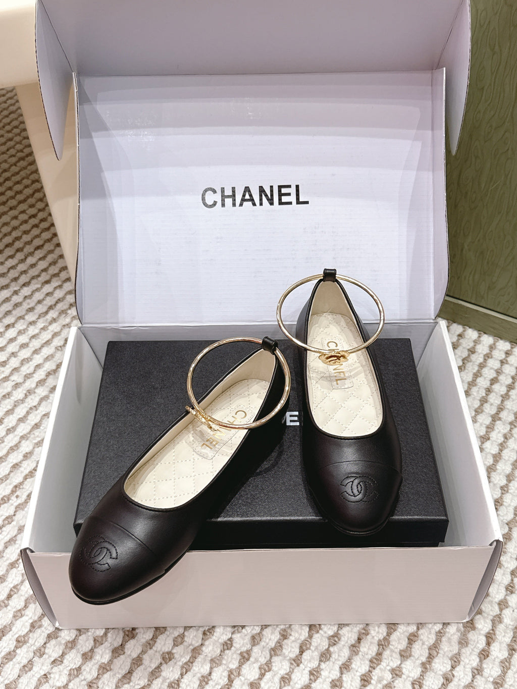 CHANEL 25S BALLERINA SHOES IN BLACK CALFSKIN GOLD HARDWARE