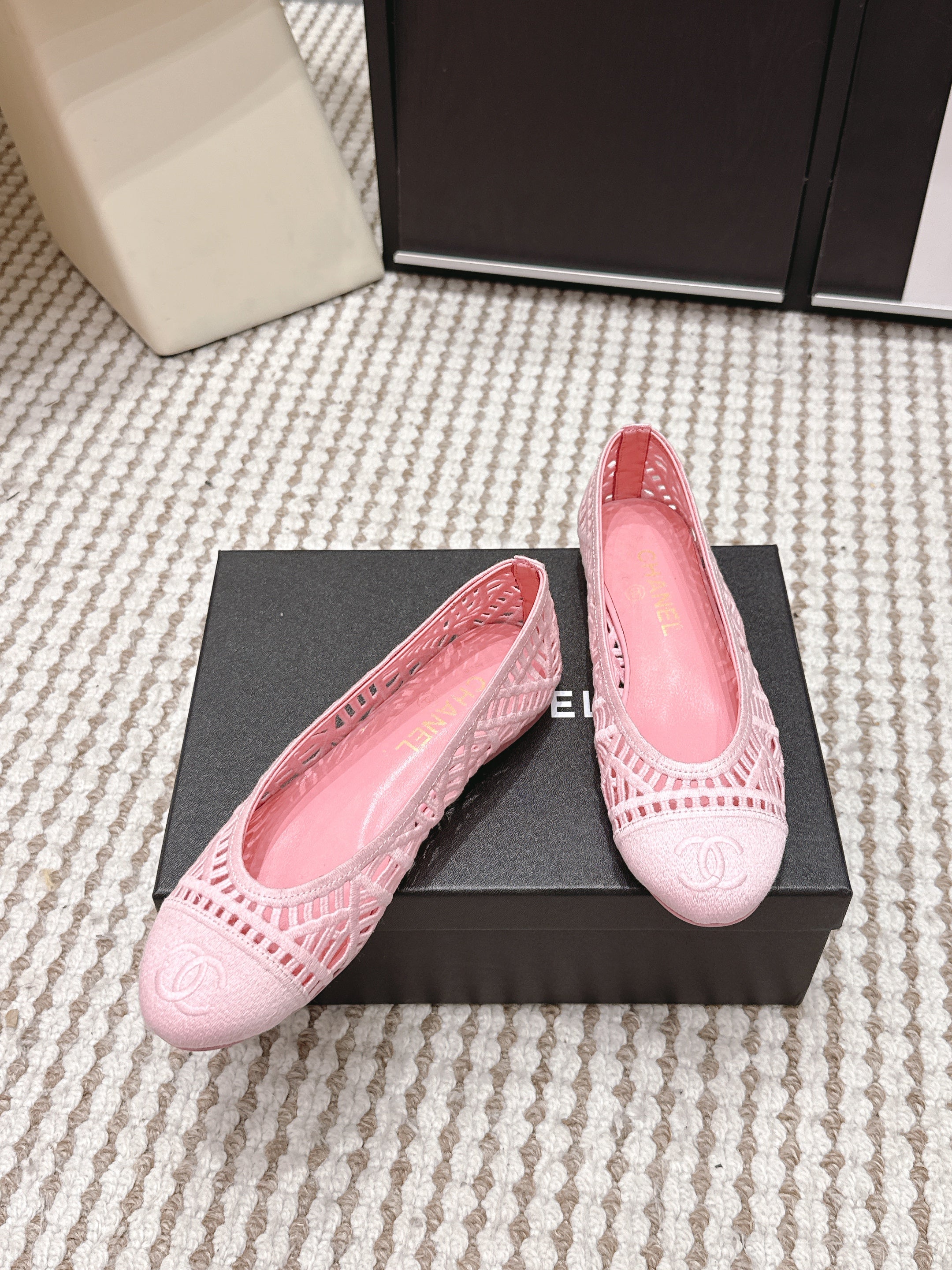 CHANEL 26S BALLET FLATS IN LIGHT PINK MESH AND FABRIC