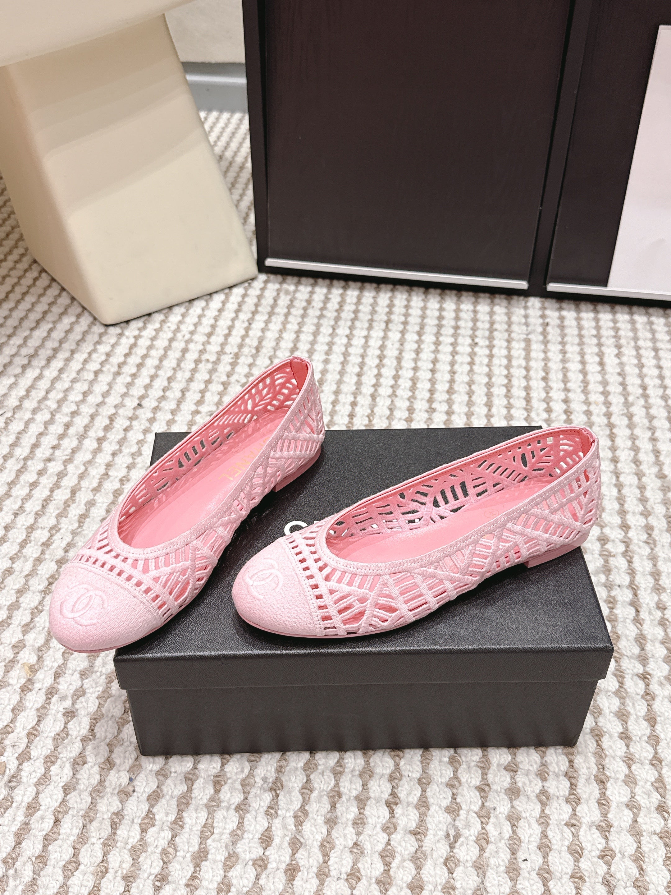 CHANEL 26S BALLET FLATS IN LIGHT PINK MESH AND FABRIC