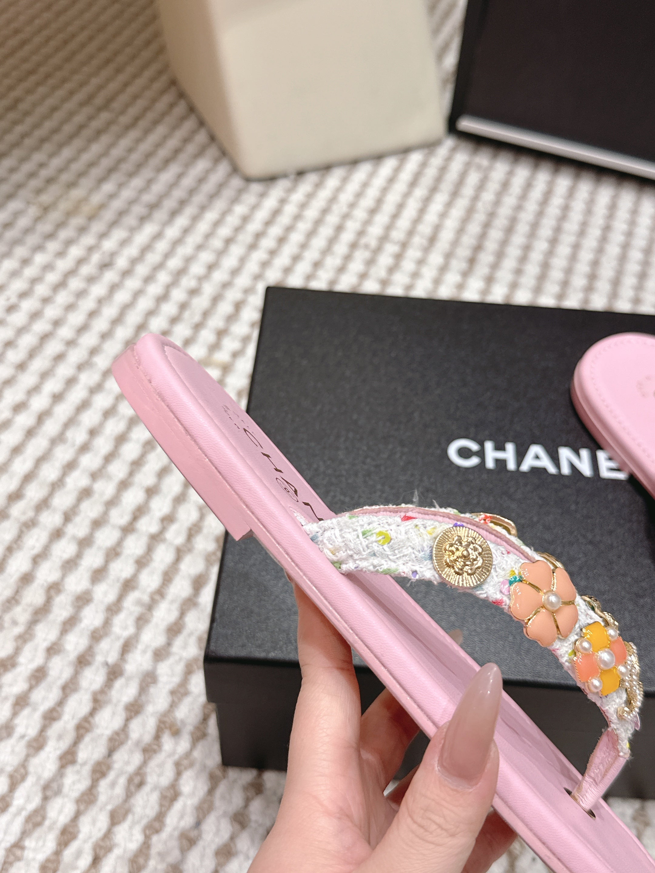 CHANEL 26S FLIP-FLOPS IN LIGHT PINK CALFSKIN