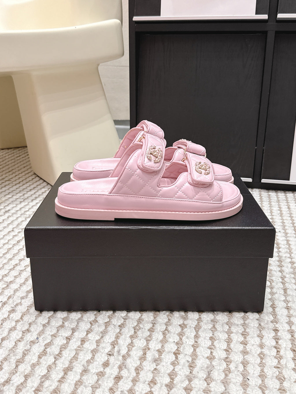 CHANEL 26S SANDALS IN LIGHT PINK CALFSKIN