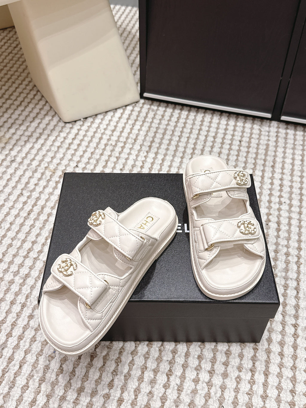 CHANEL 26S SANDALS IN CREAM WHITE CALFSKIN