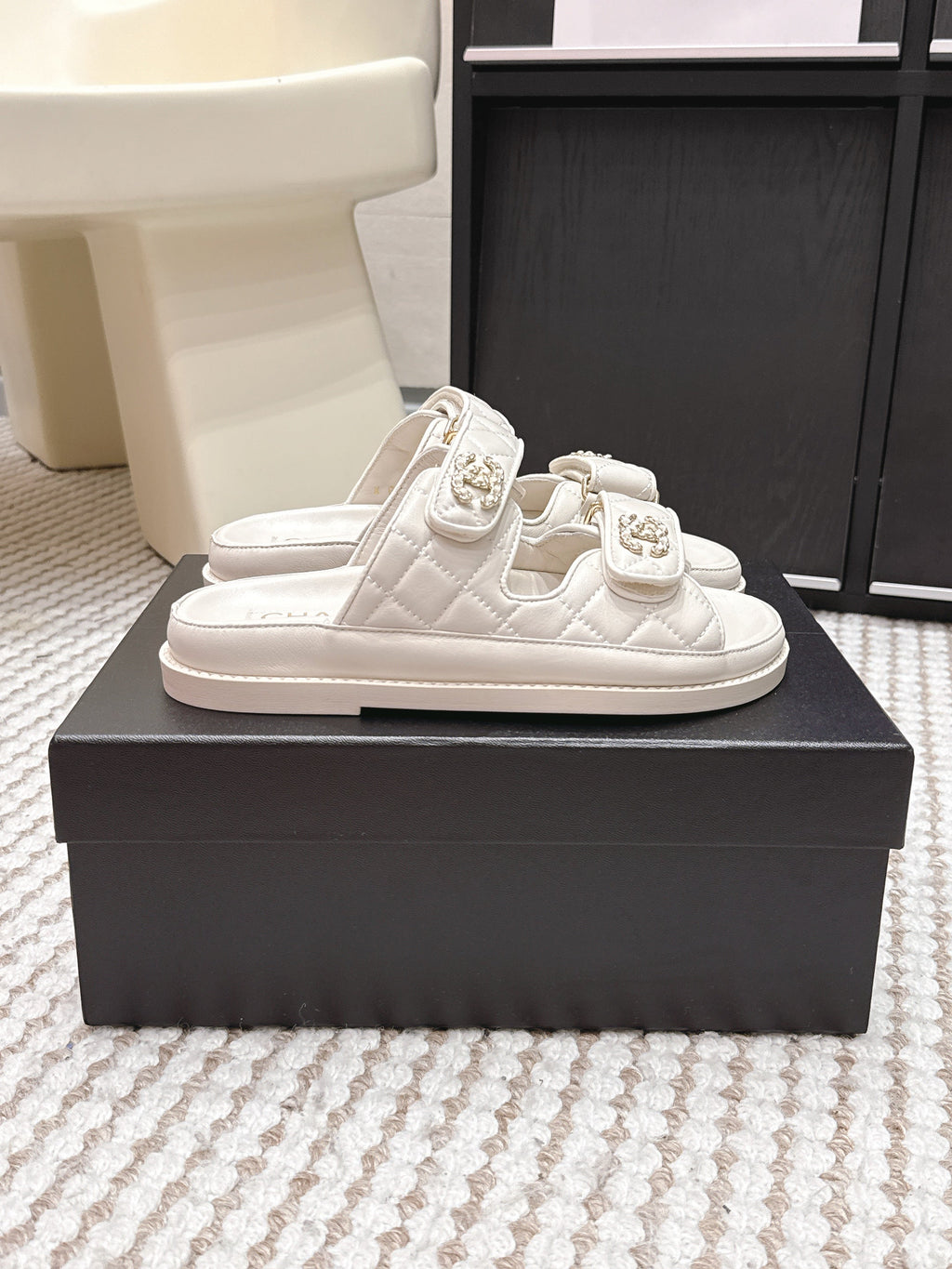 CHANEL 26S SANDALS IN CREAM WHITE CALFSKIN