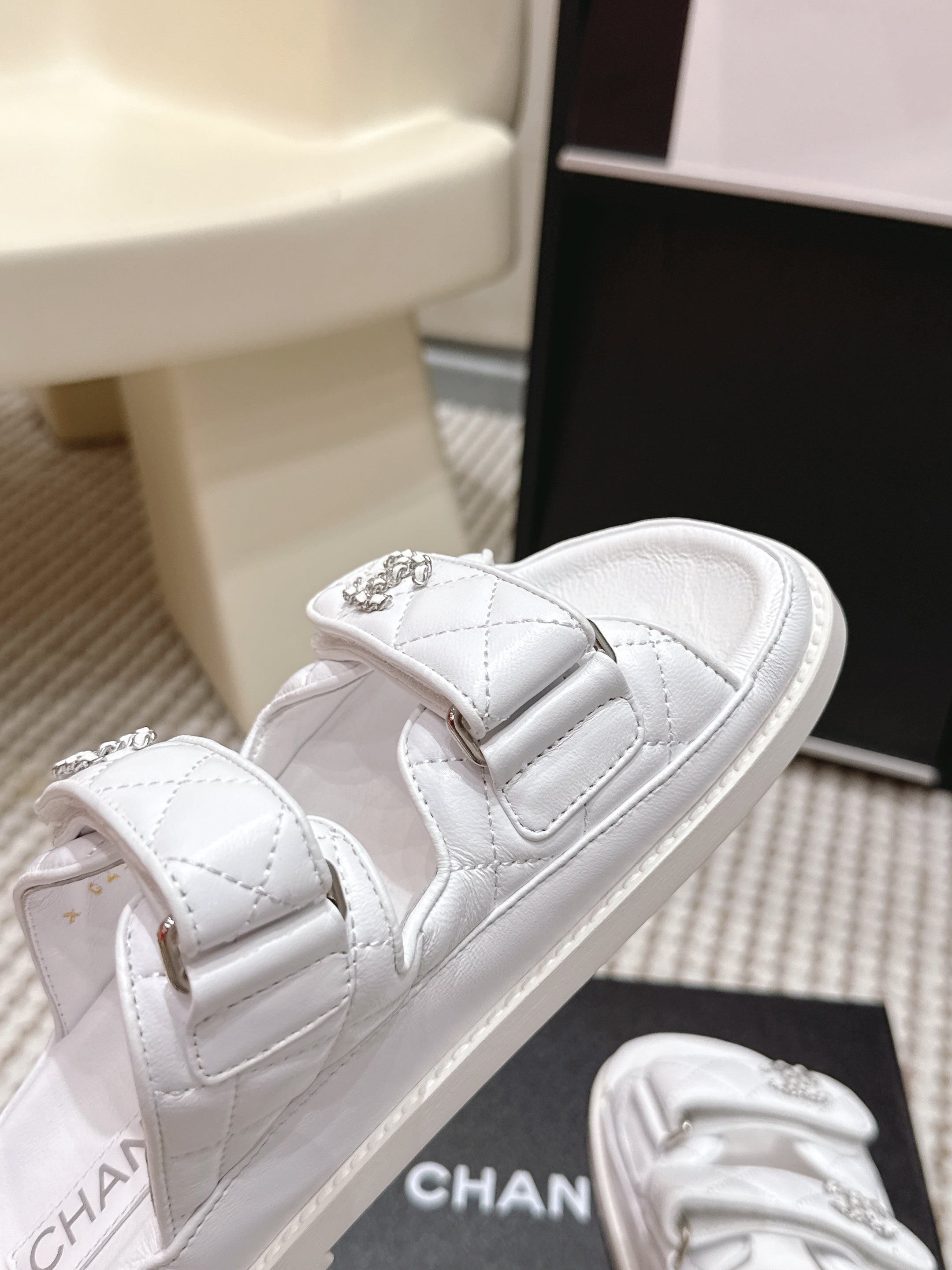 CHANEL 26S SANDALS IN WHITE CALFSKIN