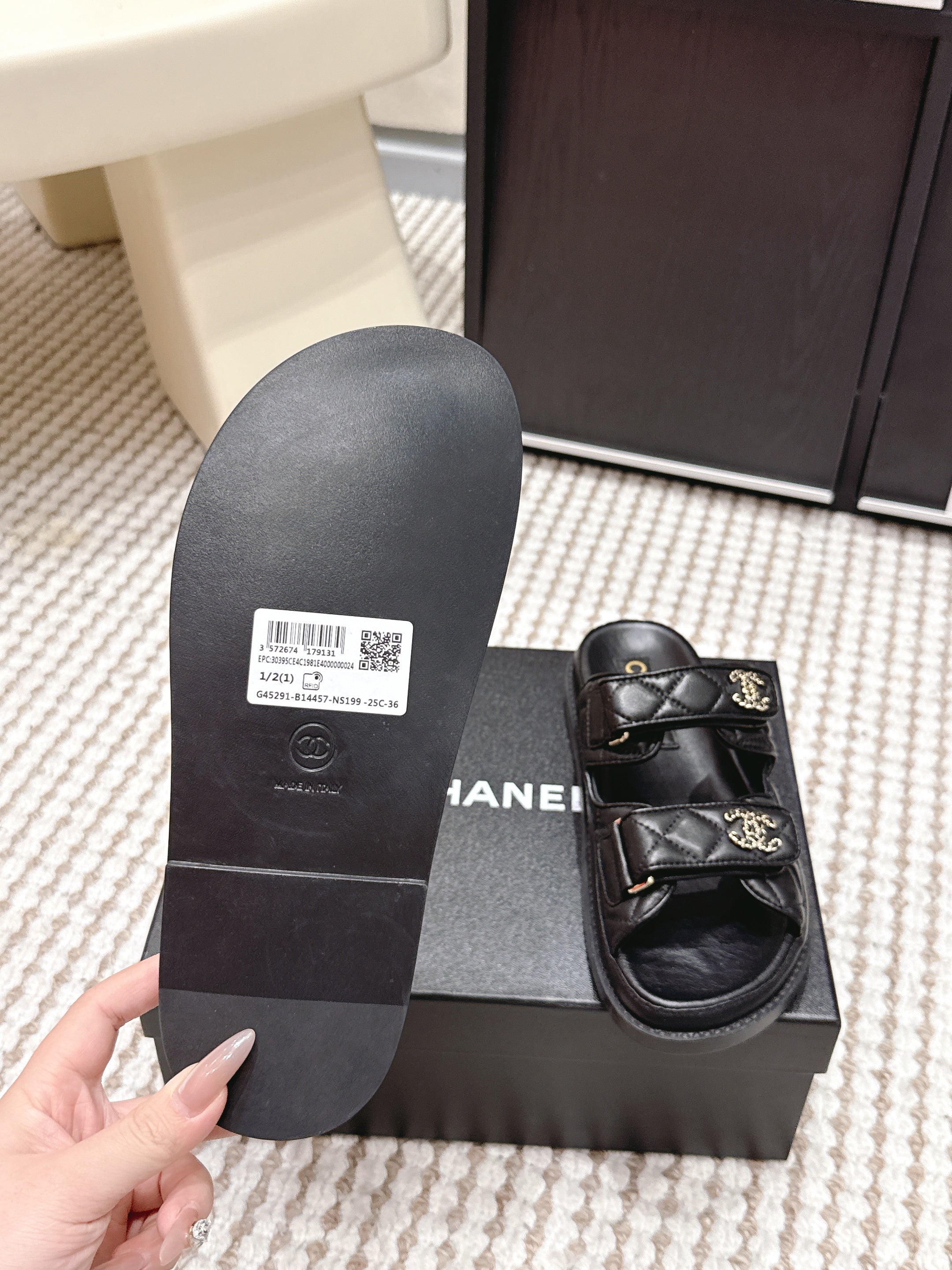 CHANEL 26S SANDALS IN BLACK CALFSKIN