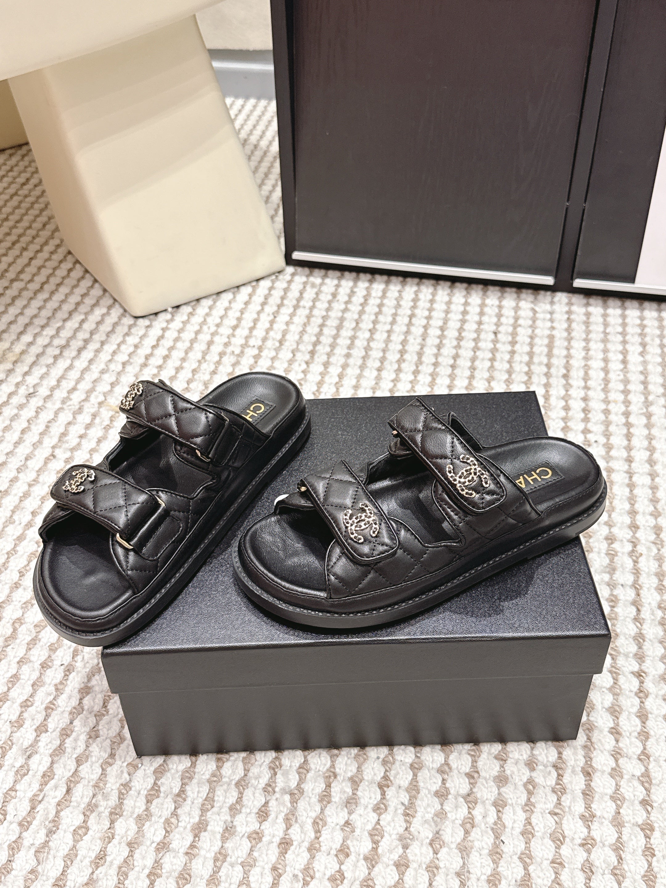 CHANEL 26S SANDALS IN BLACK CALFSKIN