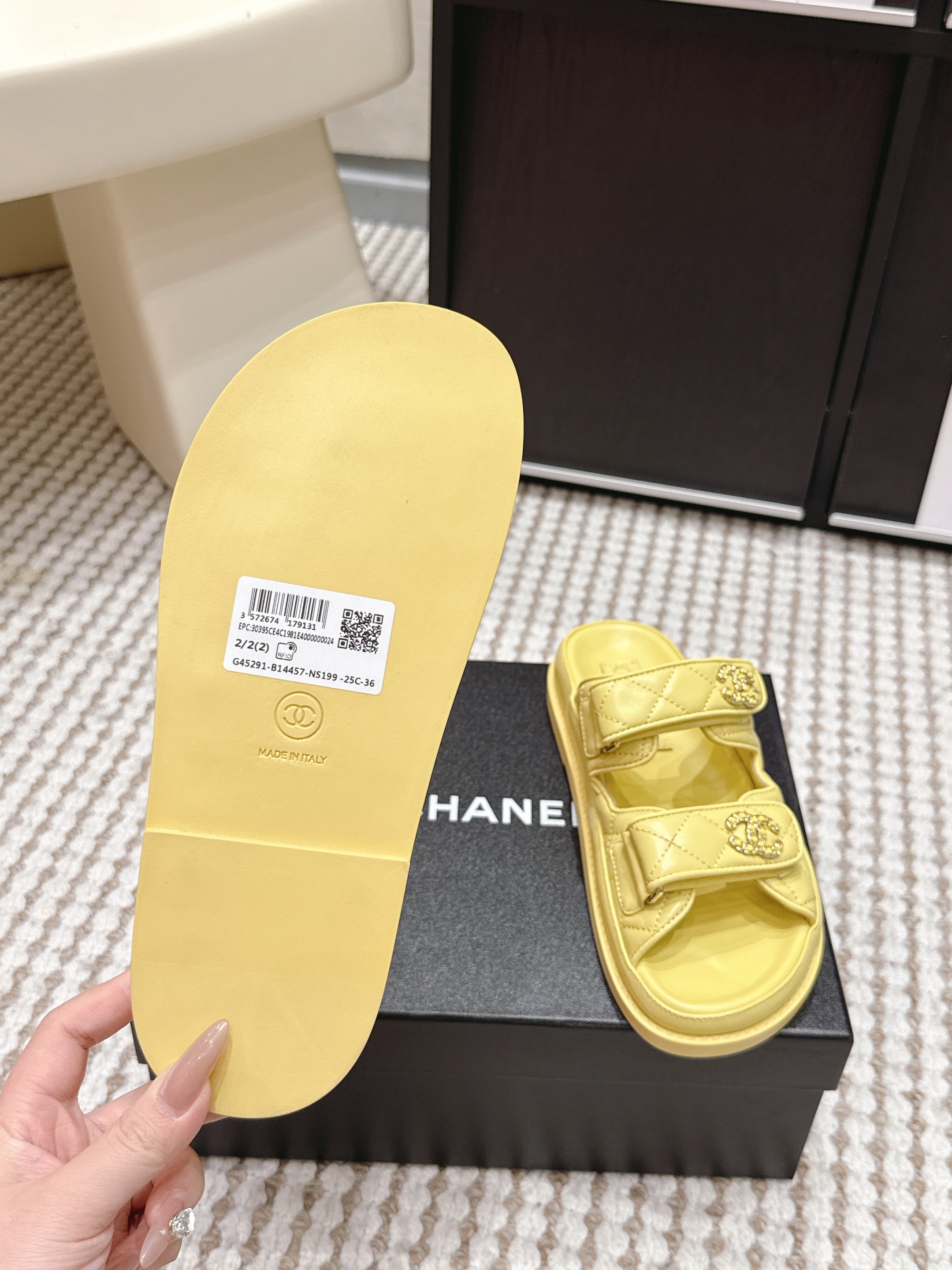 CHANEL 26S SANDALS IN YELLOW CALFSKIN