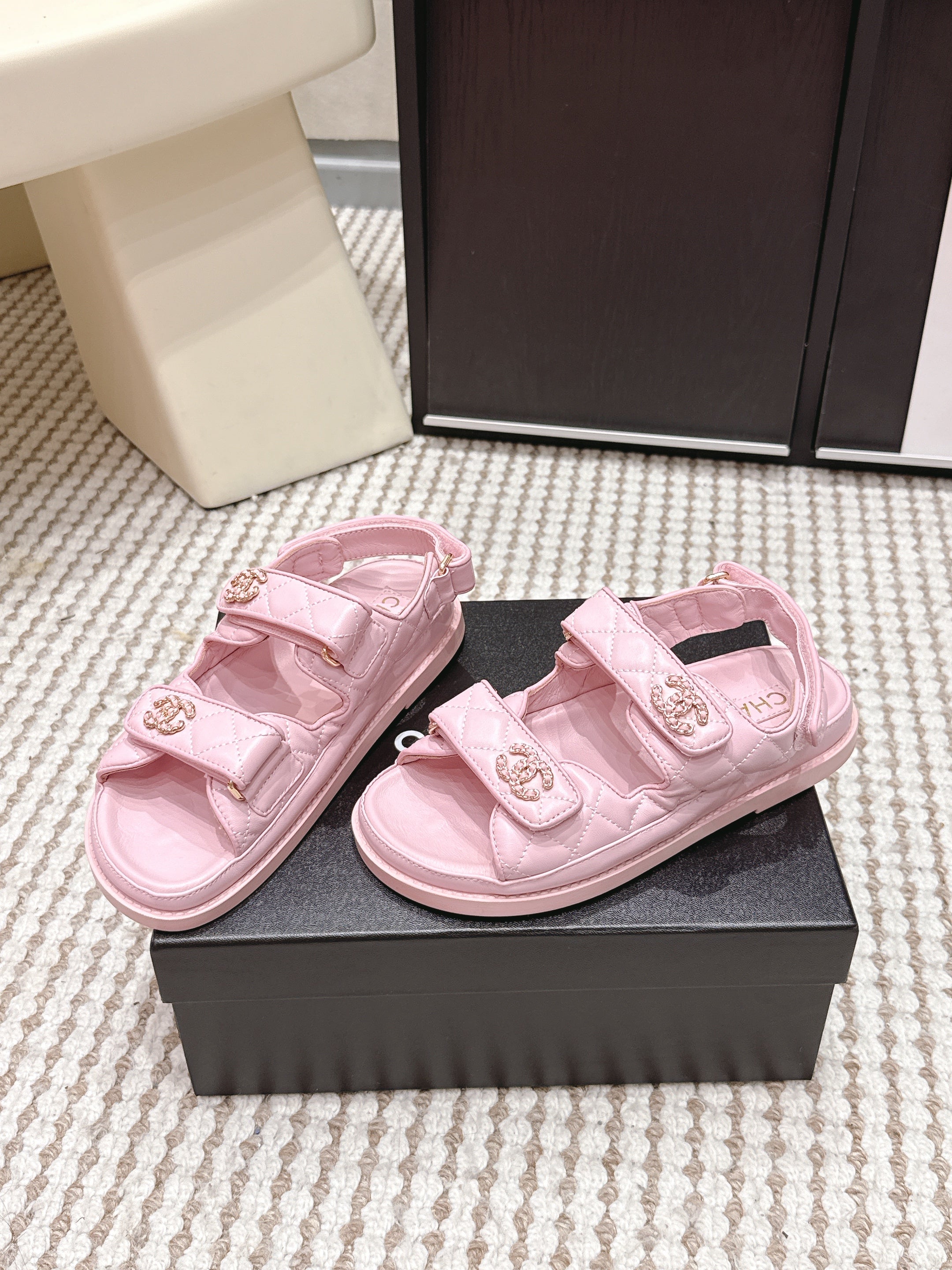 CHANEL 26S QUILTED DAD SANDALS IN LIGHT PINK CALFSKIN