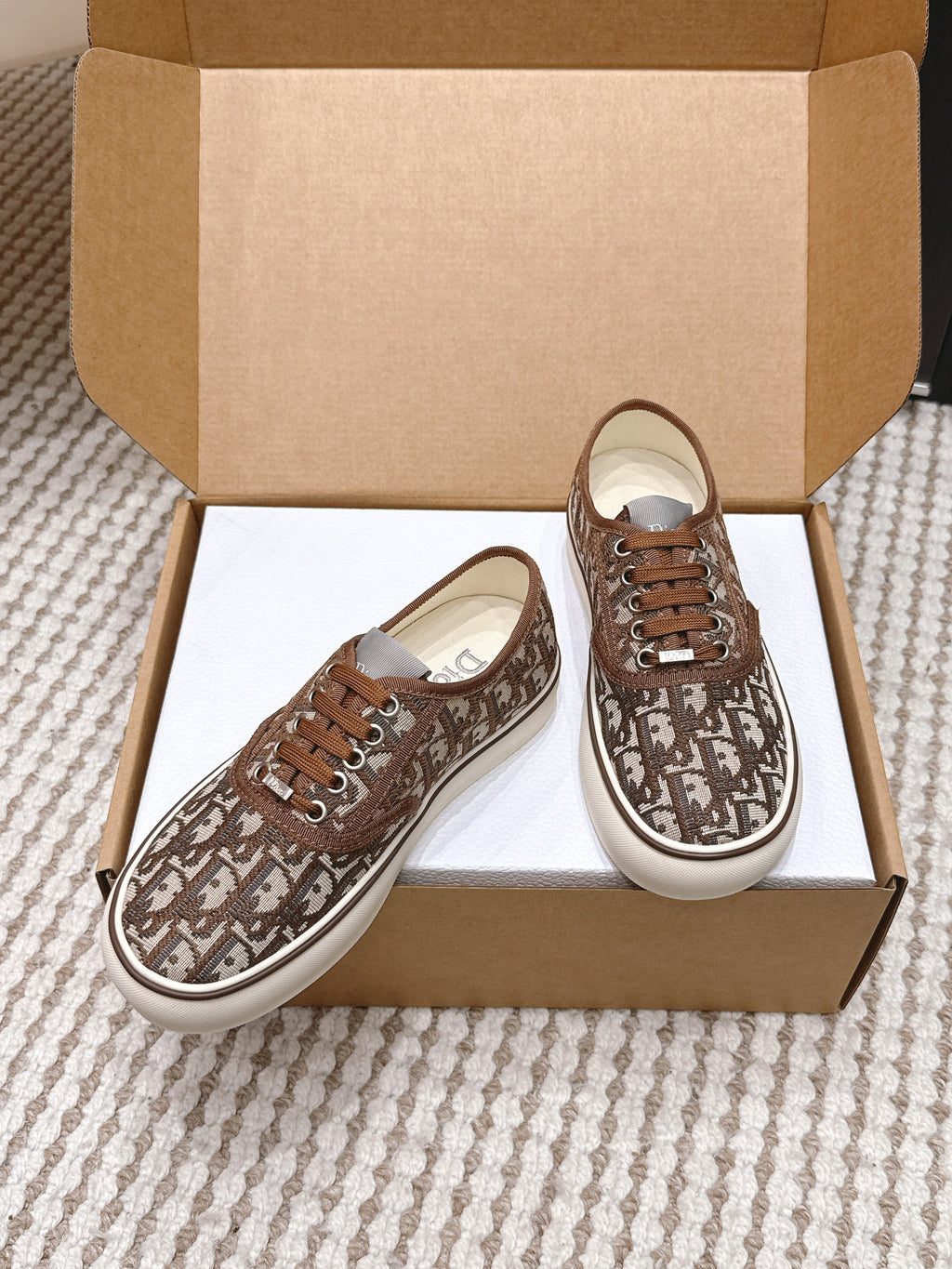 DIOR 26S SALTWIND SNEAKER IN BROWN FABRIC STYLE 6