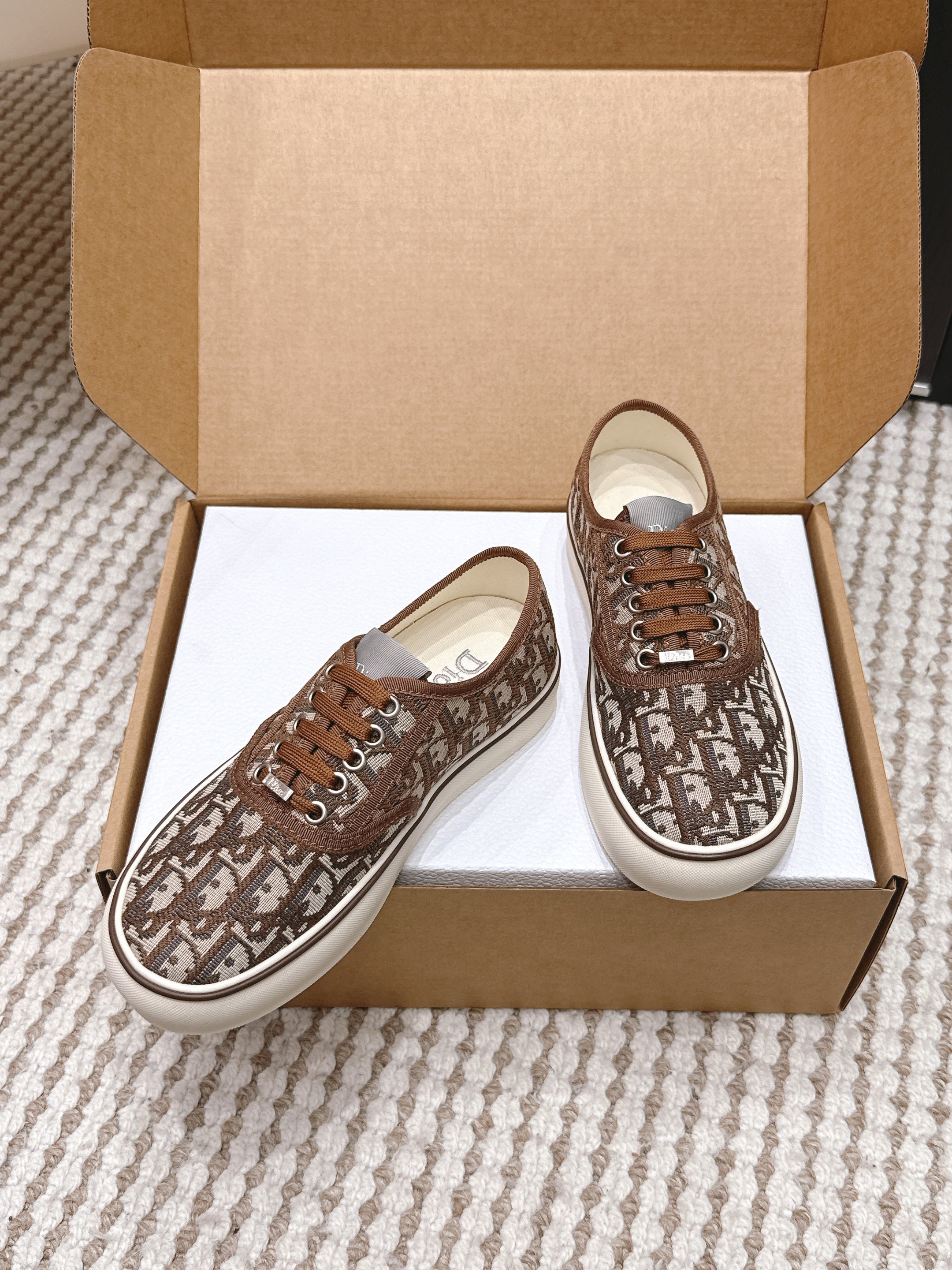 DIOR 26S SALTWIND SNEAKER IN BROWN FABRIC STYLE 6