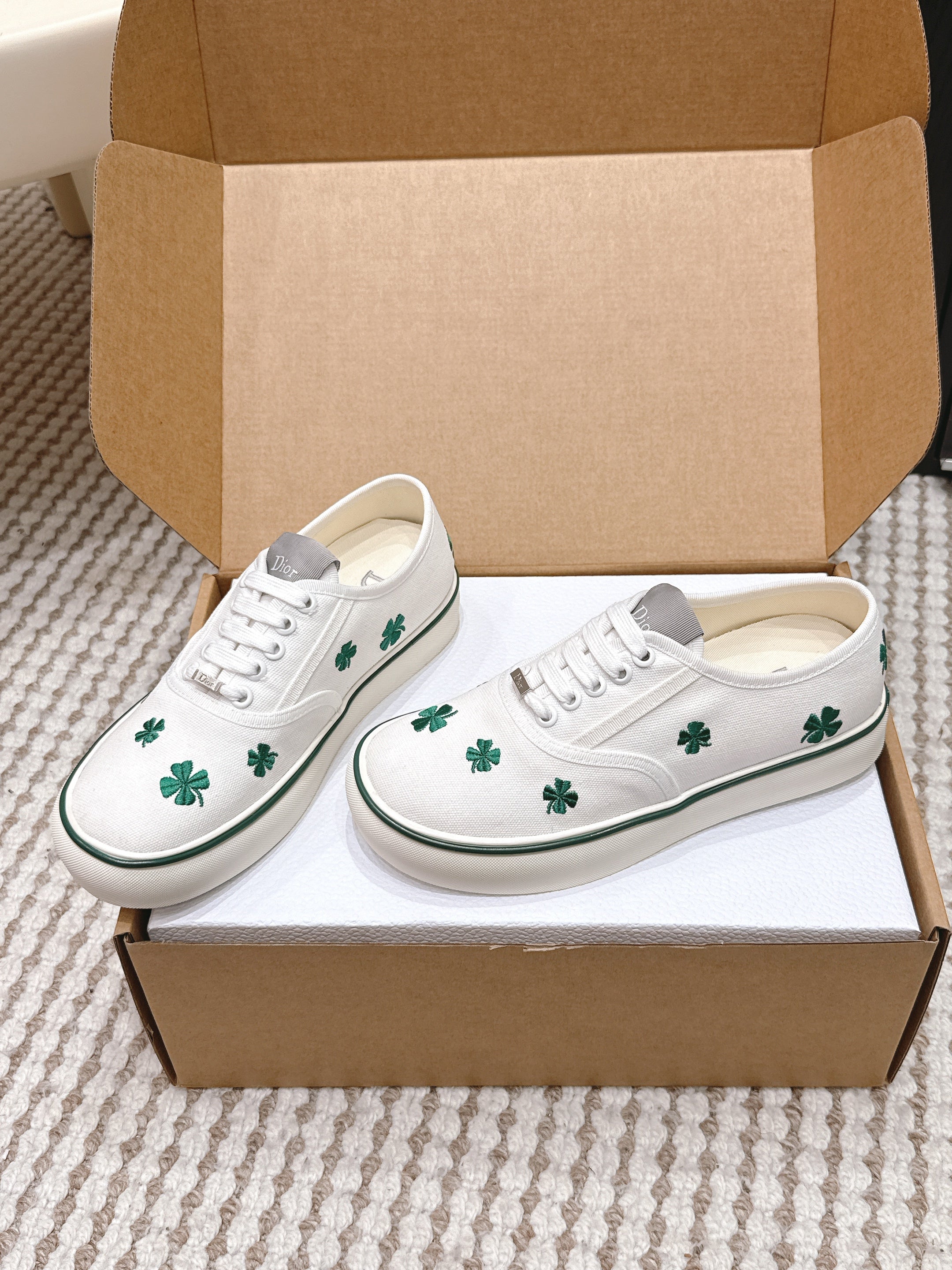 DIOR 26S SALTWIND SNEAKER IN WHITE FABRIC STYLE 2
