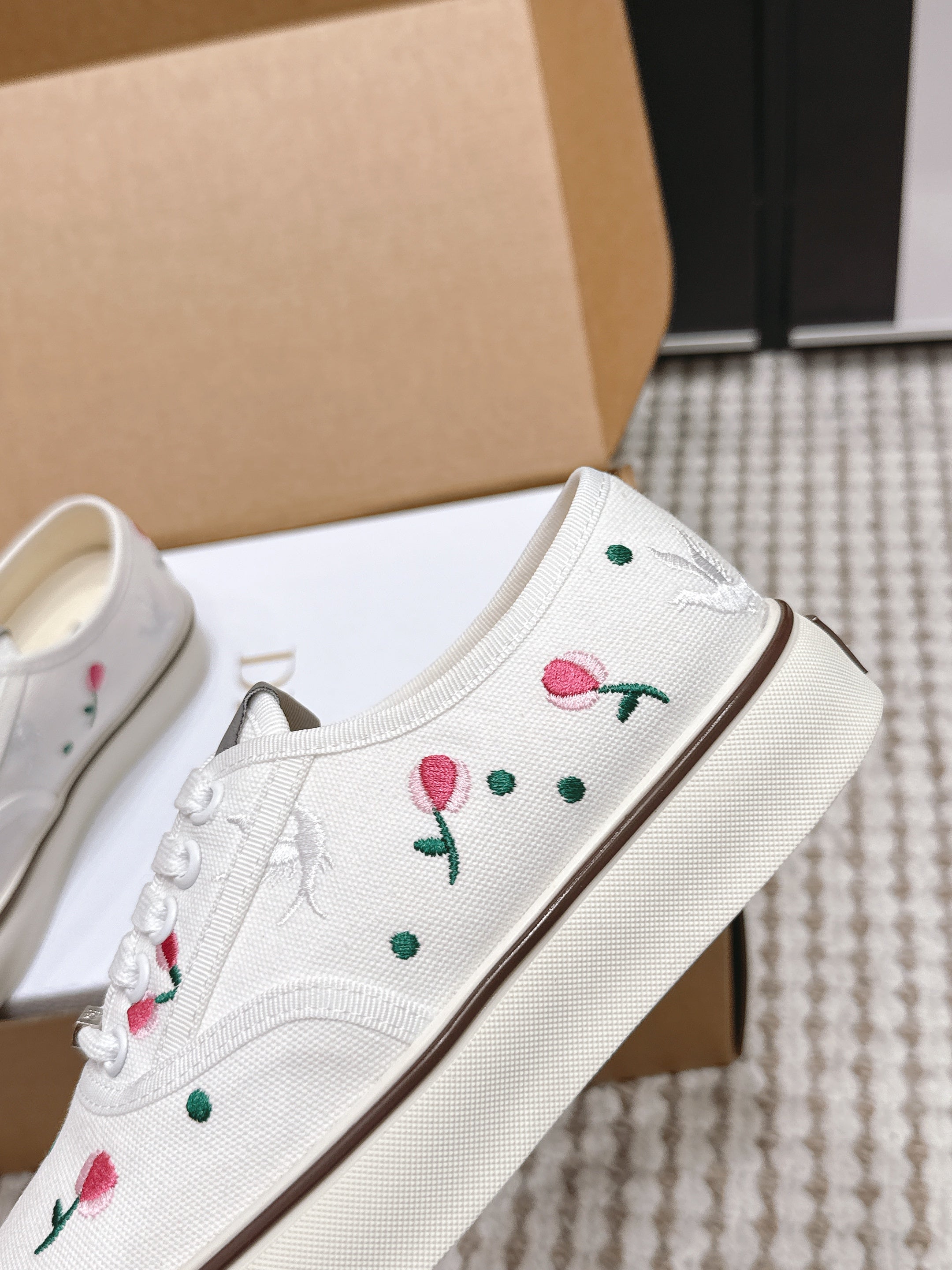 DIOR 26S SALTWIND SNEAKER IN WHITE FABRIC STYLE 1