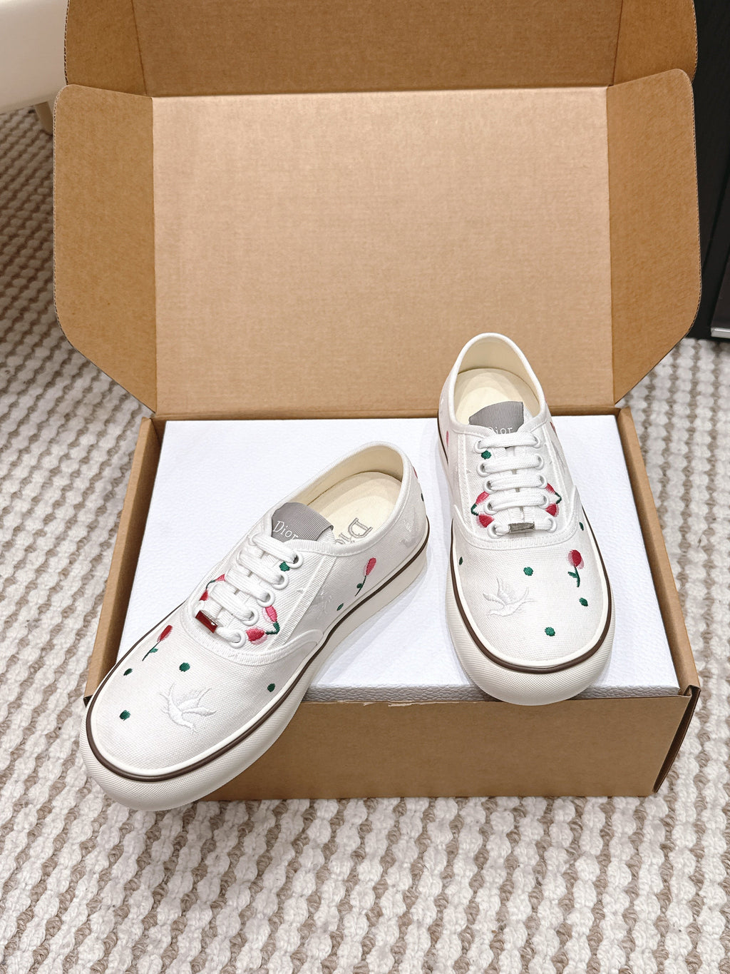 DIOR 26S SALTWIND SNEAKER IN WHITE FABRIC STYLE 1