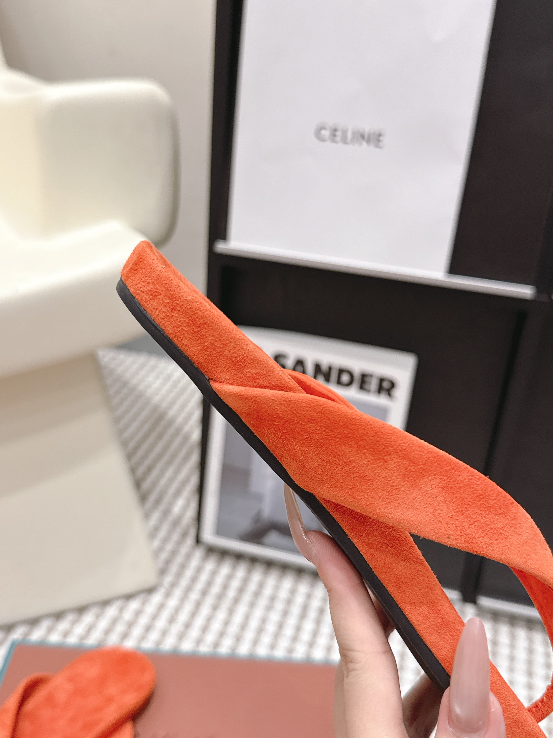 LP 26S THONG SANDALS IN ORANGE SUEDE