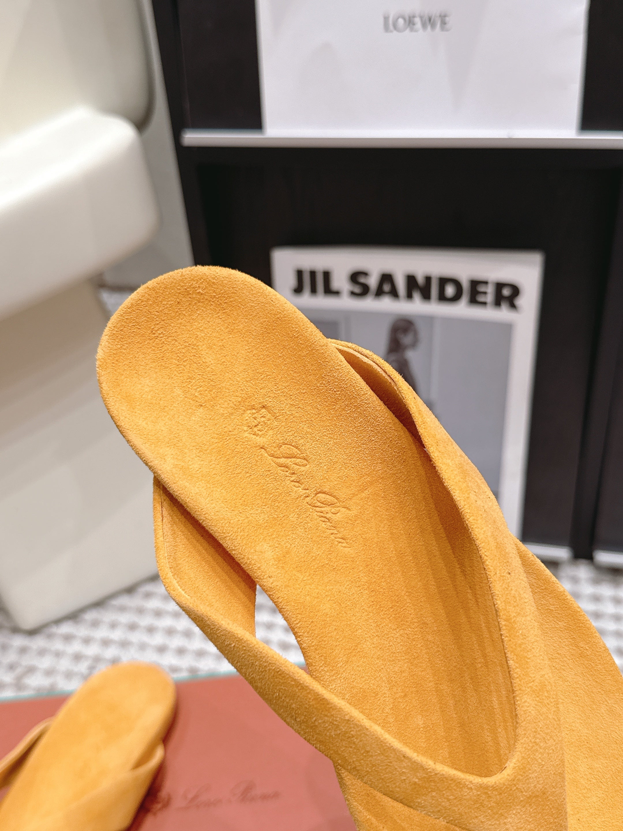 LP 26S THONG SANDALS IN GOLDEN YELLOW SUEDE