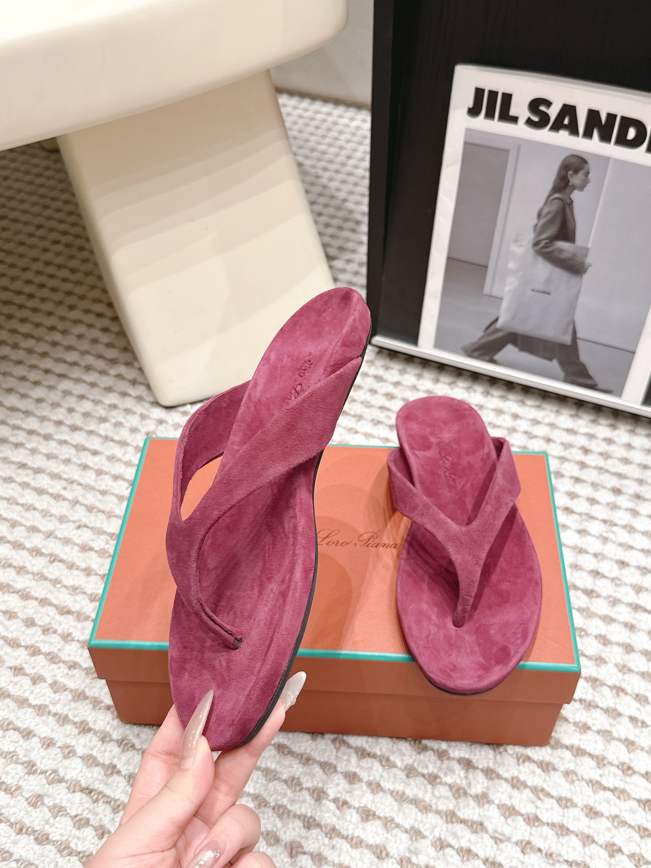 LP 26S THONG SANDALS IN DARK PINK SUEDE
