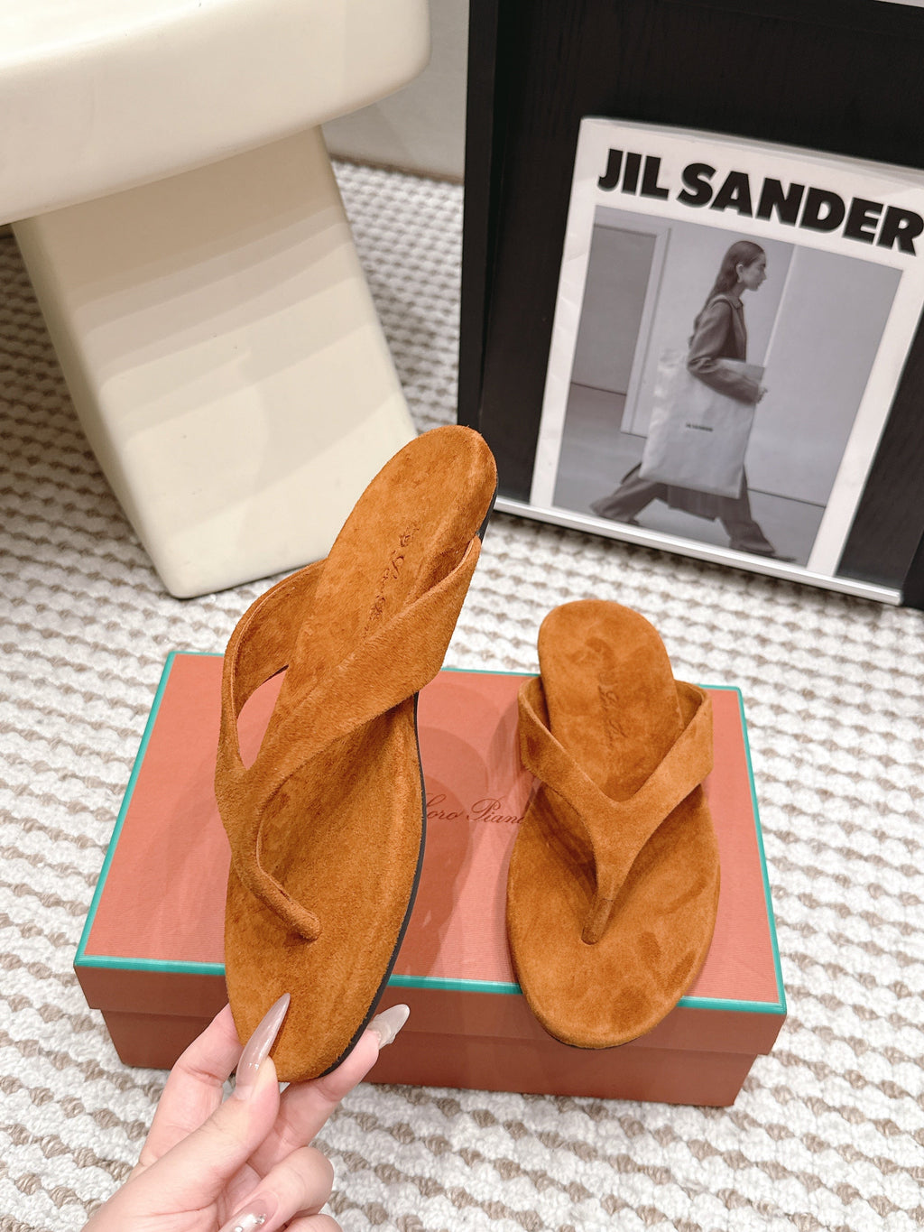 LP 26S THONG SANDALS IN CAMEL BROWN SUEDE