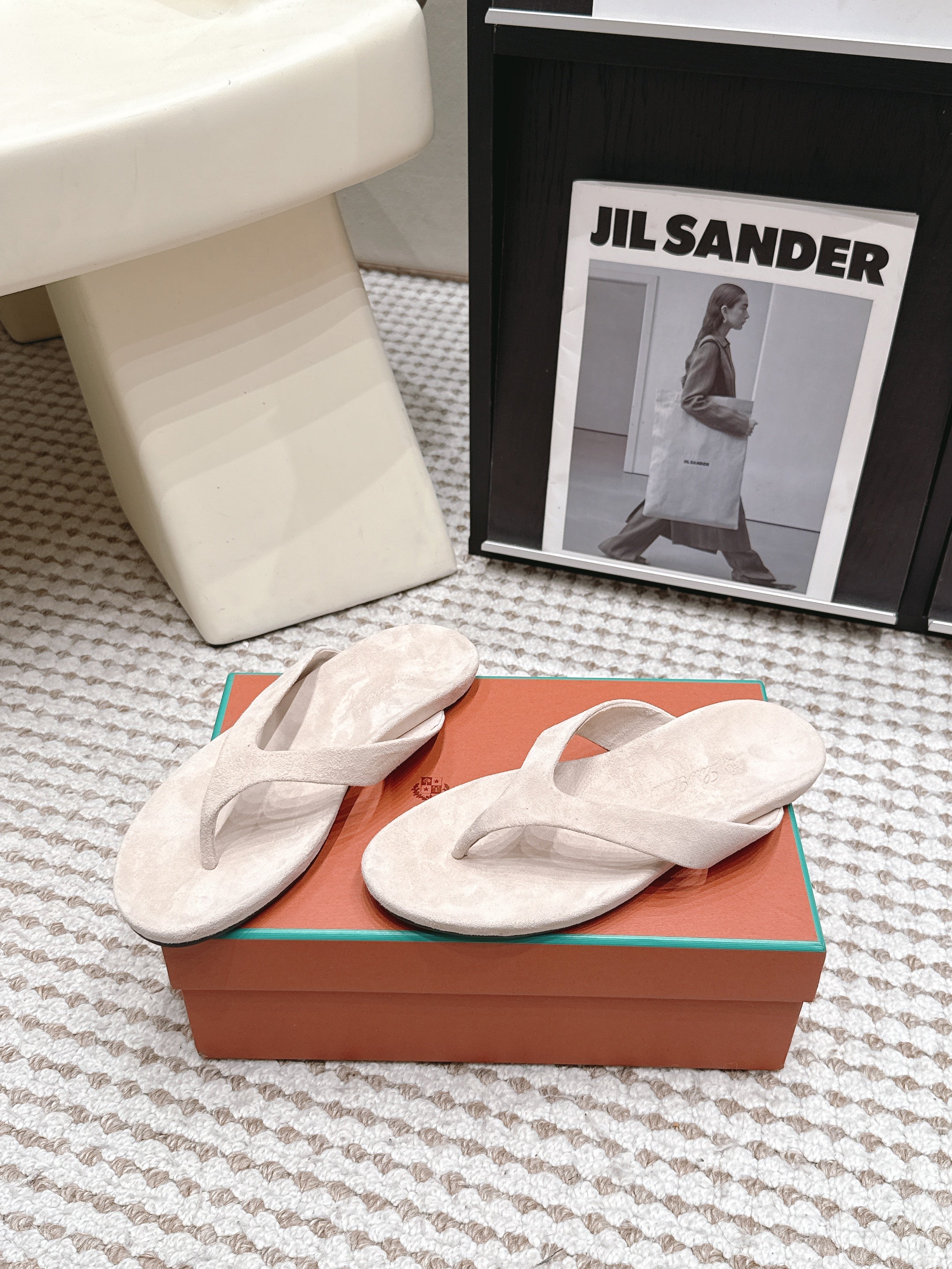 LP 26S THONG SANDALS IN LIGHT BEIGE SUEDE