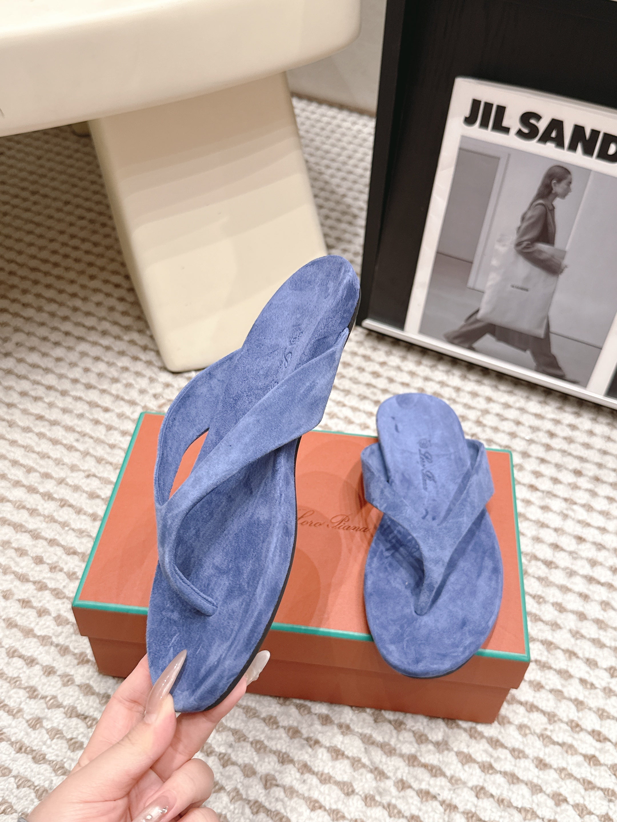 LP 26S THONG SANDALS IN PERIWINKLE BLUE SUEDE