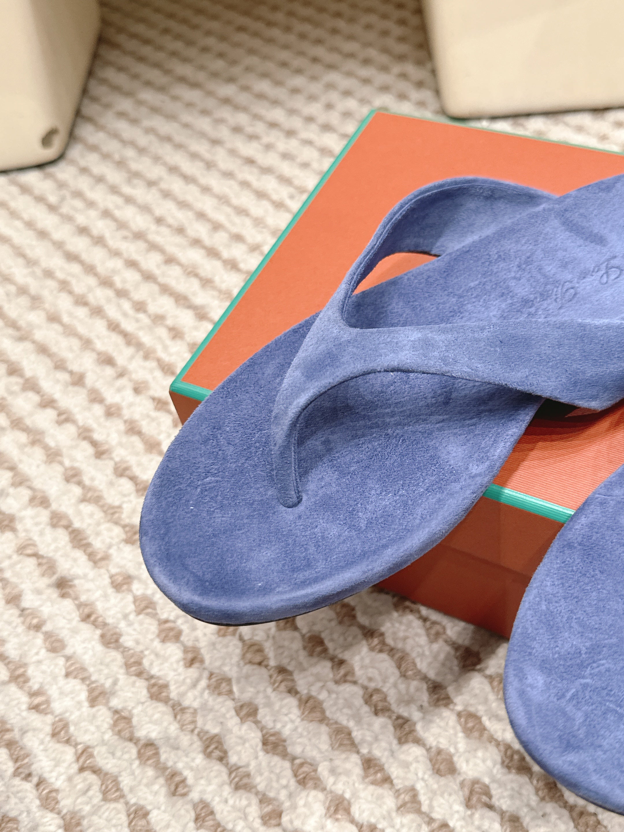 LP 26S THONG SANDALS IN PERIWINKLE BLUE SUEDE