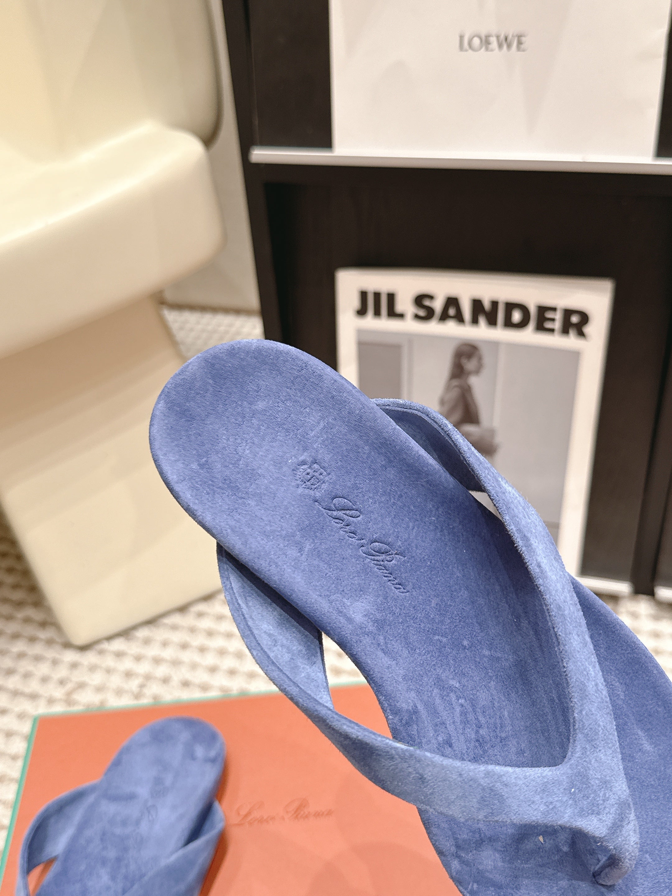 LP 26S THONG SANDALS IN PERIWINKLE BLUE SUEDE