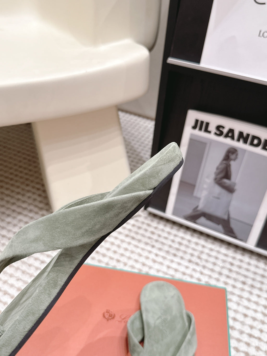 LP 26S THONG SANDALS IN SAGE GREEN SUEDE