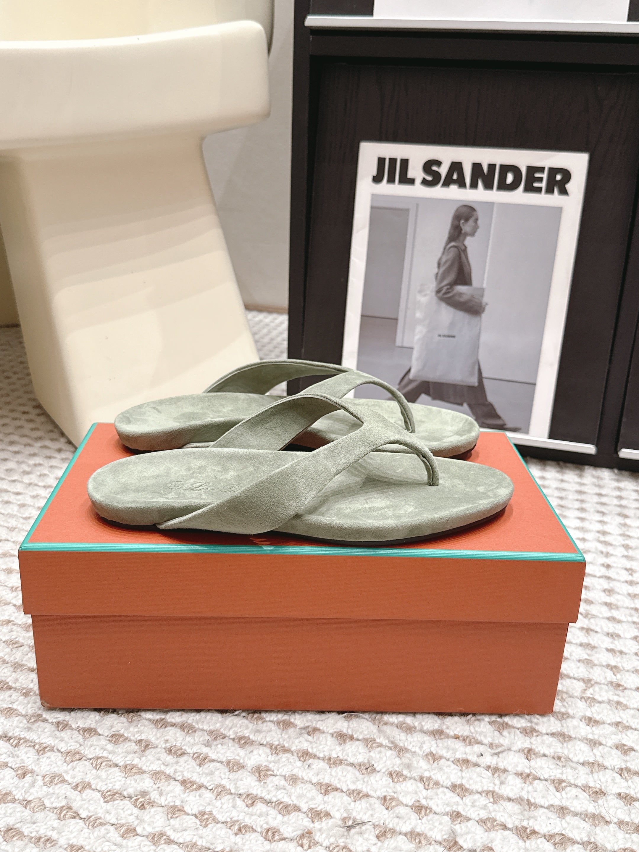 LP 26S THONG SANDALS IN SAGE GREEN SUEDE