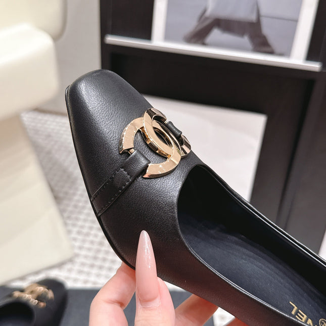 CHANEL 26S HIGH HEELS 95 MM IN BLACK CALFSKIN WITH GOLD-TONE CC LOGO