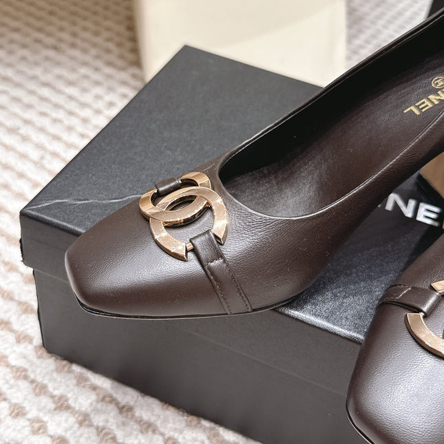 CHANEL 26S HIGH HEELS 95 MM IN DARK BROWN CALFSKIN WITH GOLD-TONE CC LOGO