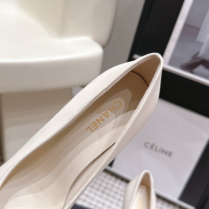 CHANEL 26S HIGH HEELS 95 MM IN WHITE CALFSKIN WITH GOLD-TONE CC LOGO