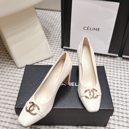 CHANEL 26S HIGH HEELS 95 MM IN WHITE CALFSKIN WITH GOLD-TONE CC LOGO