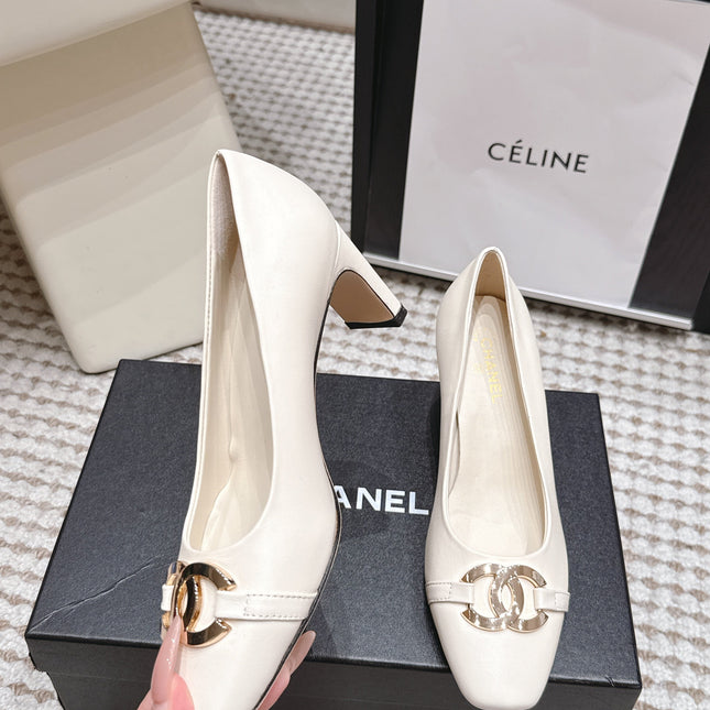 CHANEL 26S HIGH HEELS 75 MM IN WHITE CALFSKIN WITH GOLD-TONE CC LOGO