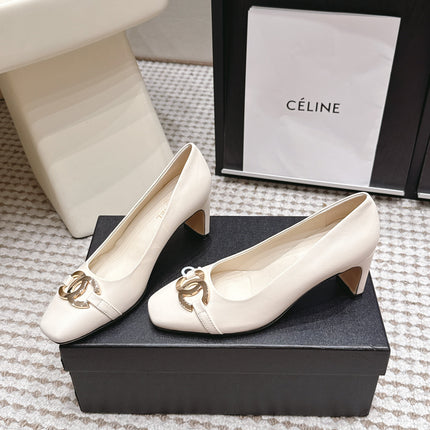 CHANEL 26S HIGH HEELS 75 MM IN WHITE CALFSKIN WITH GOLD-TONE CC LOGO