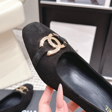 CHANEL 26S HIGH HEELS 75 MM IN BLACK SUEDE WITH GOLD-TONE CC LOGO