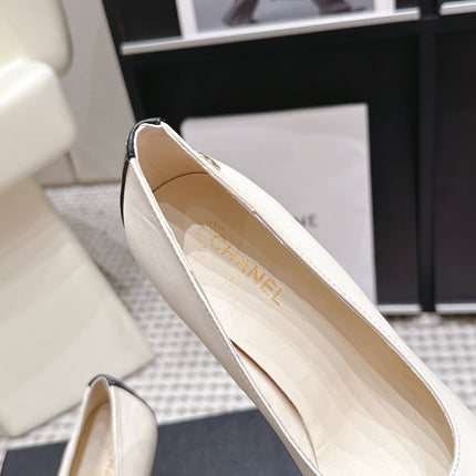 CHANEL 26S HIGH HEELS IN WHITE LAMBSKIN WITH BLACK CHEVRON-QUILTED TOE