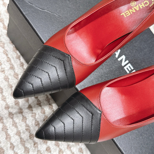 CHANEL 26S HIGH HEELS IN RED LAMBSKIN WITH BLACK CHEVRON-QUILTED TOE