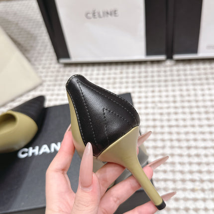 CHANEL 26S HIGH HEELS IN CREAM BEIGE LAMBSKIN WITH BLACK CHEVRON-QUILTED TOE