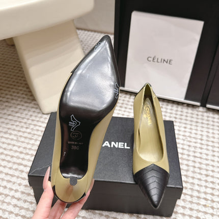 CHANEL 26S HIGH HEELS IN CREAM BEIGE LAMBSKIN WITH BLACK CHEVRON-QUILTED TOE