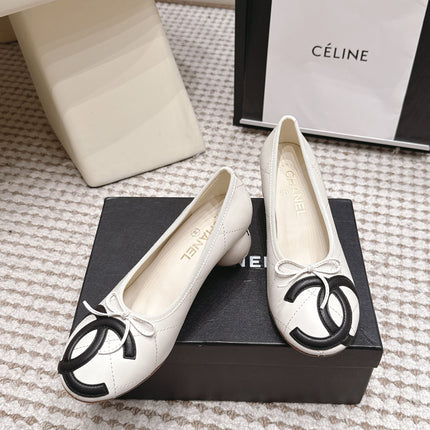 CHANEL 26S PEARL HIGH HEELS 55 MM IN WHITE CALFSKIN WITH BLACK CC LOGO
