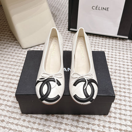 CHANEL 26S PEARL HIGH HEELS 55 MM IN WHITE CALFSKIN WITH BLACK CC LOGO